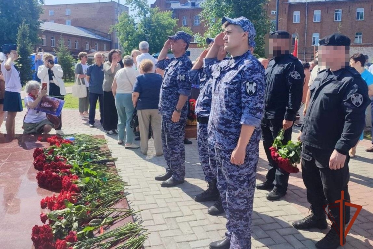 Сотрудники Росгвардии в Томске приняли участие в торжественном открытии стелы в честь 166-й стрелковой дивизии