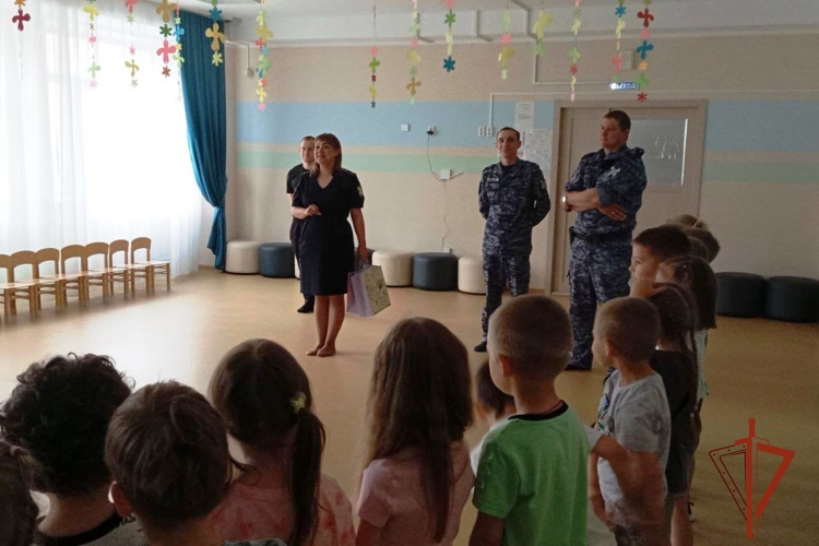 Томские росгвардейцы дали старт всероссийской  ведомственной акции «Каникулы с Росгвардией»