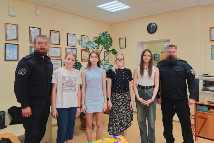 Томские школьники поздравили спецназ Росгвардии с Днем России