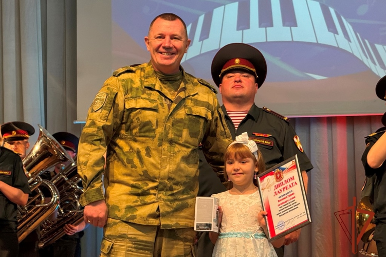 Торжественное награждение юных исполнителей патриотических песен прошло в Северском соединении Росгвардии 