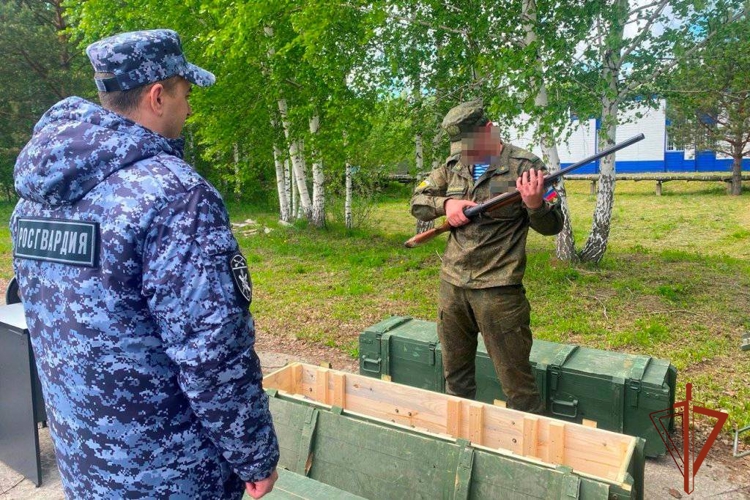 В Томске Росгвардия передала крупную партию оружия в зону специальной военной операции для борьбы с БПЛА (видео)