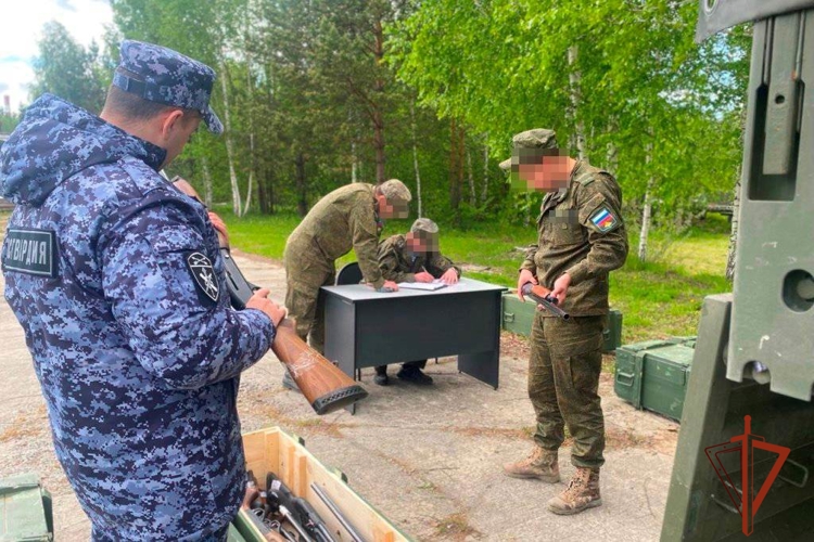 В Томске Росгвардия передала крупную партию оружия в зону специальной военной операции для борьбы с БПЛА (видео)