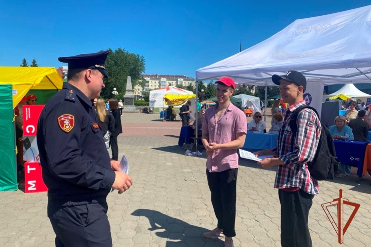 В Томской области Всероссийская ярмарка трудоустройства прошла при участии Росгвардии (видео)