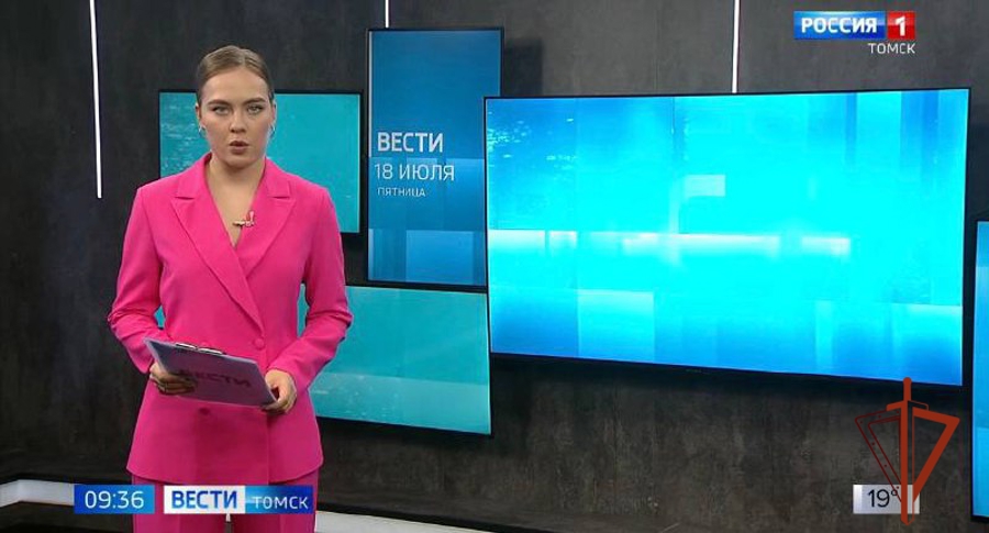 Росгвардейцы поблагодарили жителя Томска за добровольную сдачу незаконного оружия 
