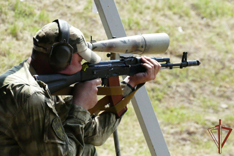 Росгвардейцы из Томской области вошли в команду-победителя чемпионата Росгвардии по стрельбе из боевого ручного стрелкового оружия (видео)