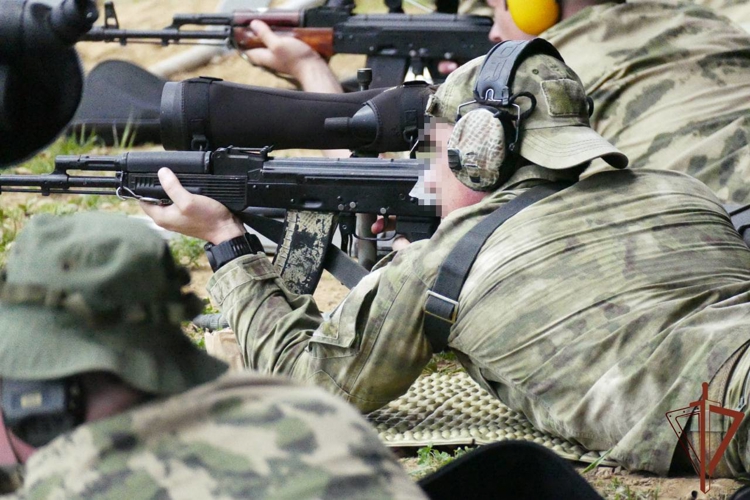 Росгвардейцы из Томской области вошли в команду-победителя чемпионата Росгвардии по стрельбе из боевого ручного стрелкового оружия 