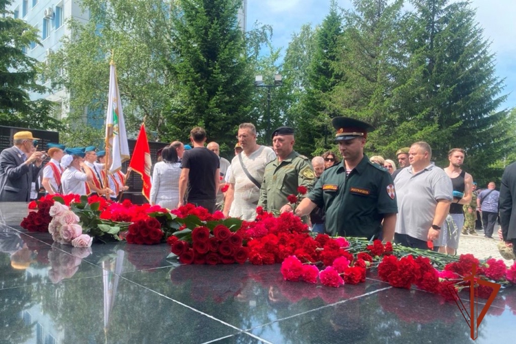 Томская Росгвардия в День ветеранов боевых действий почтила память павших за Родину (видео)
