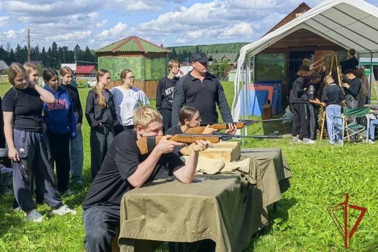 Ветеран СОБР «Корд» Росгвардии провел урок мужества для юных жителей Томской области 