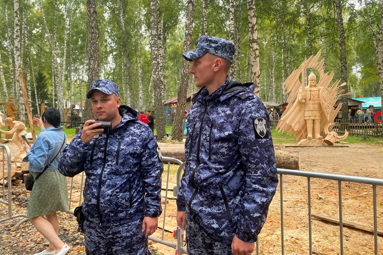 Безопасность международного фестиваля «Праздник топора - 2025»  в Томской области обеспечила Росгвардия (видео)