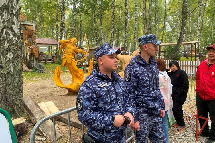 Безопасность международного фестиваля «Праздник топора - 2025»  в Томской области обеспечила Росгвардия (видео)