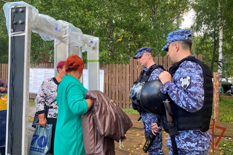 Безопасность международного фестиваля «Праздник топора - 2025»  в Томской области обеспечила Росгвардия (видео)