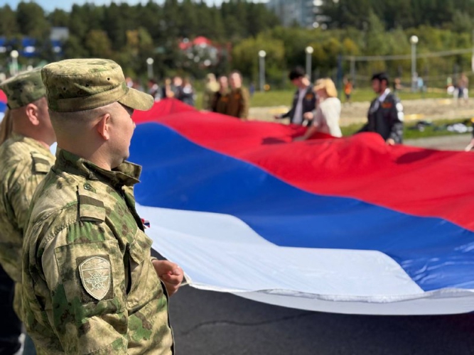 Росгвардейцы приняли участие в праздновании Дня Государственного флага Российской Федерации в Томской области (видео)