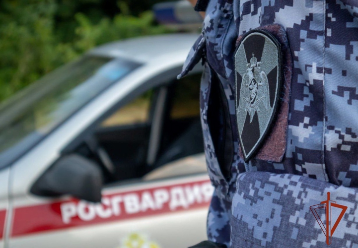 Находящегося в федеральном розыске мужчину задержали сотрудники Росгвардии в Томске