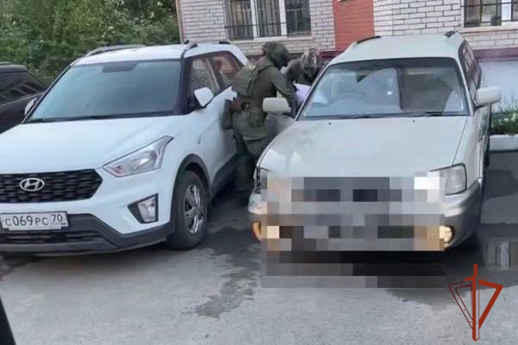 При силовой поддержке спецназа Росгвардии задержан житель Томской области за публичные призывы к экстремизму (видео)