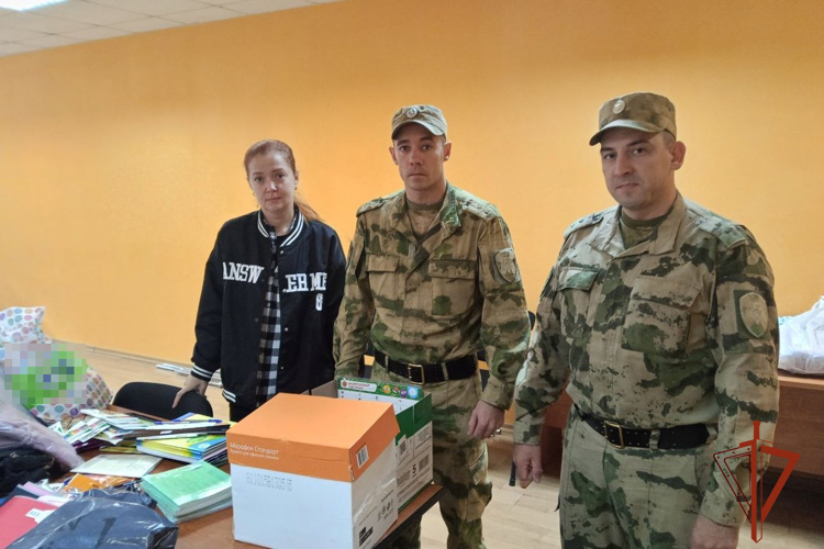 Росгвардейцы в Томской области приняли участие в благотворительной акции в преддверии нового учебного года