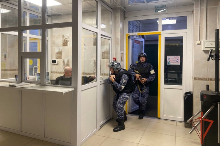 Всероссийские учения на объектах образования прошли при участии Росгвардии в Томской области (видео)