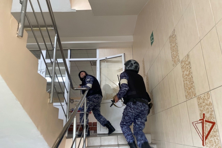 Всероссийские учения на объектах образования прошли при участии Росгвардии в Томской области (видео)