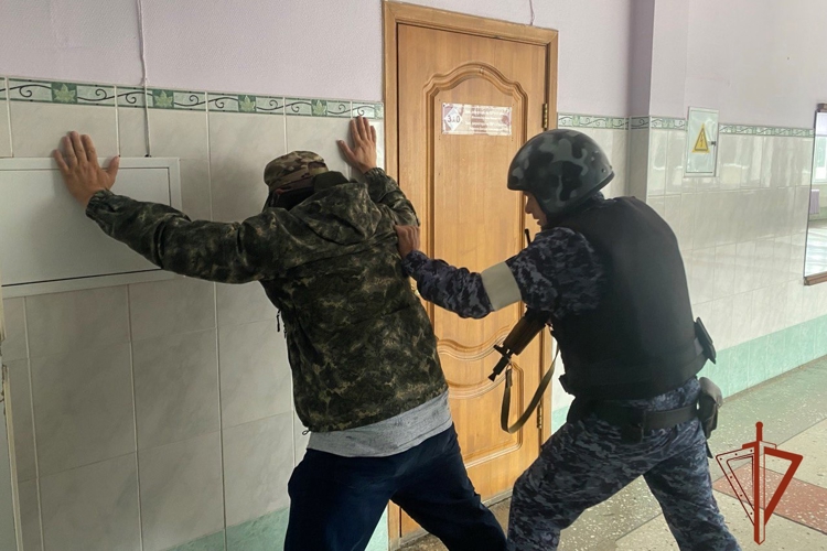 Всероссийские учения на объектах образования прошли при участии Росгвардии в Томской области (видео)