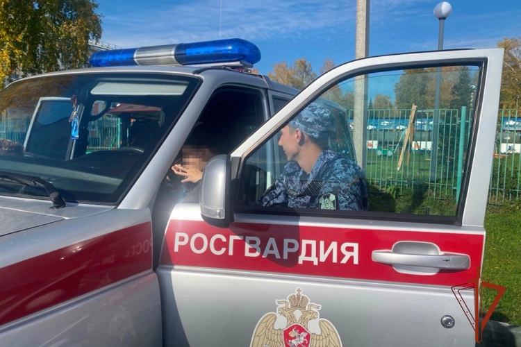 Росгвардия подарила детям знания по правилам безопасности на дорогах в Томске