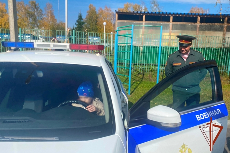 Росгвардия подарила детям знания по правилам безопасности на дорогах в Томске