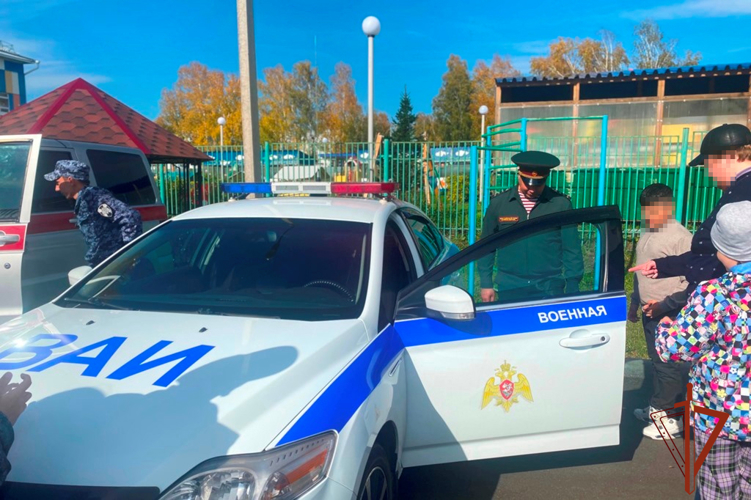 Росгвардия подарила детям знания по правилам безопасности на дорогах в Томске