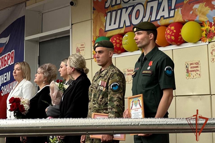Сотрудники и военнослужащие Росгвардии в Томске приняли участие в мероприятиях, приуроченных ко Дню солидарности в борьбе с терроризмом