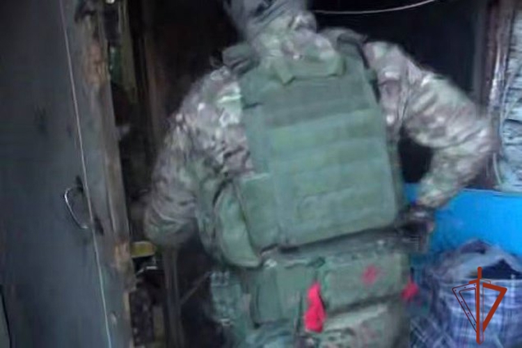 При силовой поддержке ОМОН «Рантик» Росгвардии в Томске ликвидирован наркопритон (видео)