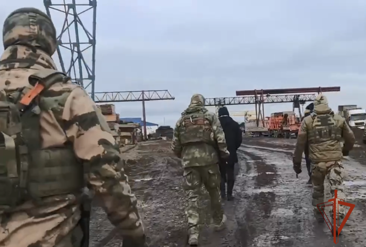 В Томске при силовой поддержке спецназа Росгвардии проверены заведения общественного питания, строительные и лесоперерабатывающие объекты (видео)