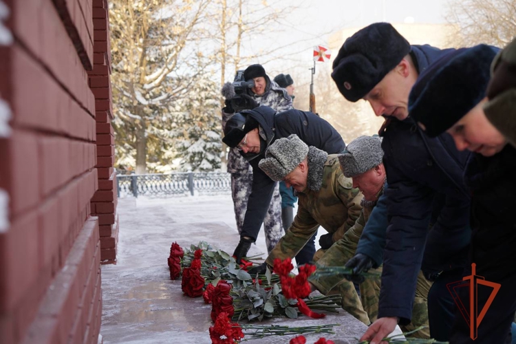Росгвардия в Томской области чествует Героев Отечества