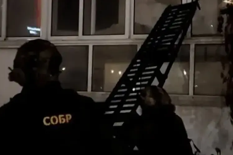 В Томске при силовой поддержке СОБР Росгвардии пресечена деятельность интим-салонов (видео)