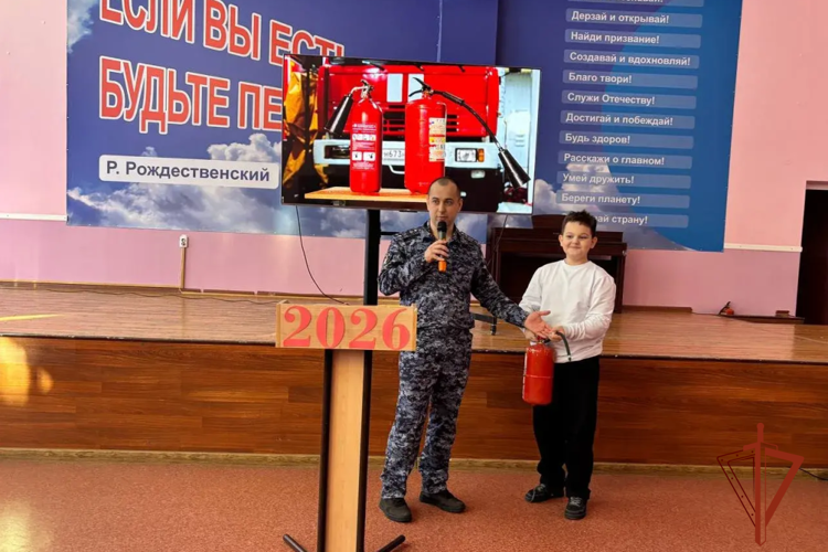 Офицер Росгвардии провел урок безопасности для томских школьников в рамках ведомственной акции «Неделя мужества»