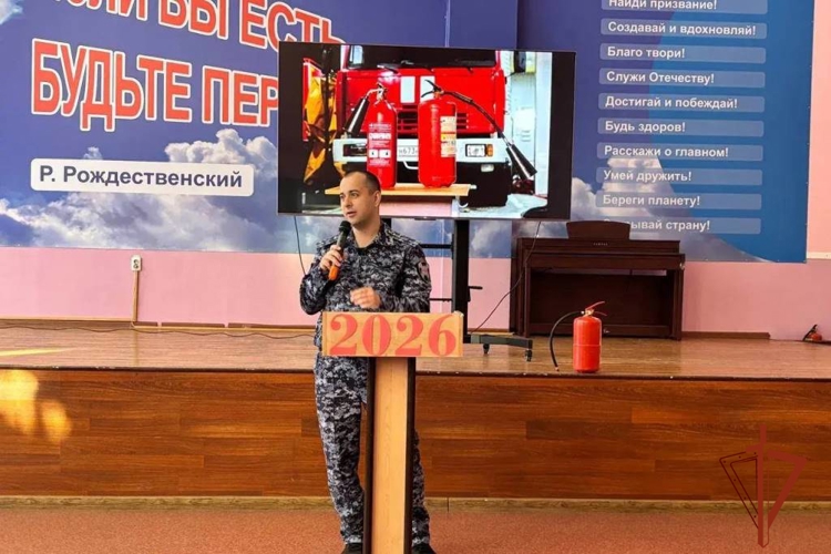 Офицер Росгвардии провел урок безопасности для томских школьников в рамках ведомственной акции «Неделя мужества»