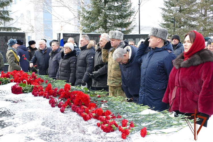 Начальник Управления Росгвардии по Томской области почтил память воинов, павших за пределами Отечества (видео)