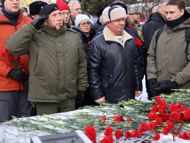 Начальник Управления Росгвардии по Томской области почтил память воинов, павших за пределами Отечества (видео)