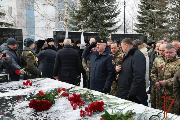 Начальник Управления Росгвардии по Томской области почтил память воинов, павших за пределами Отечества (видео)