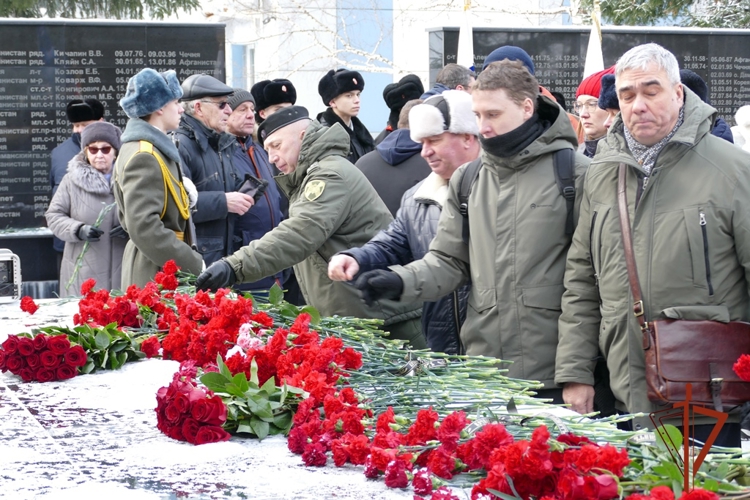 Начальник Управления Росгвардии по Томской области почтил память воинов, павших за пределами Отечества (видео)