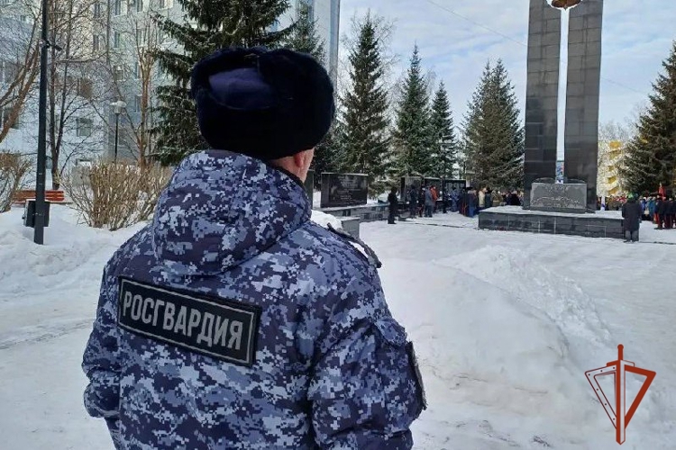 Начальник Управления Росгвардии по Томской области почтил память воинов, павших за пределами Отечества (видео)
