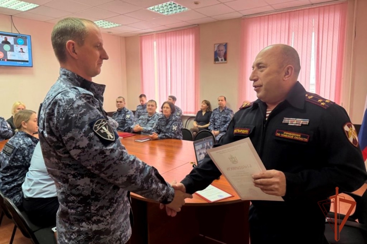 В Томской области отметили 57-ю годовщину образования подразделений лицензионно-разрешительной работы и  государственного контроля Росгвардии