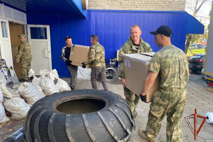Росгвардейцы из Томской области приняли участие в отправке гуманитарной помощи в зону СВО (видео)