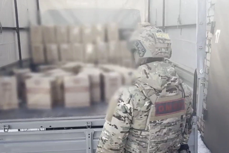 При силовой поддержке ОМОН Росгвардии в Томске пресечена нелегальная торговля алкоголем и табаком