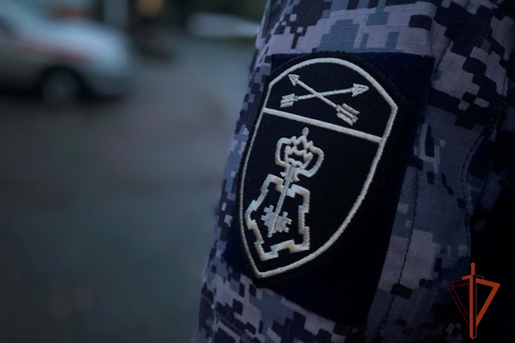 Росгвардейцы задержали подозреваемого в краже из торговой точки Томска
