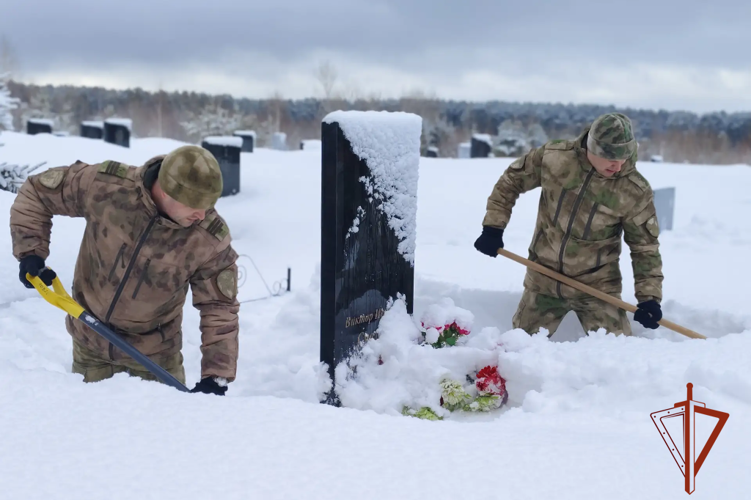 В преддверии юбилея Росгвардии военнослужащие и ветераны в Томской области  провели акцию «На страже памяти»