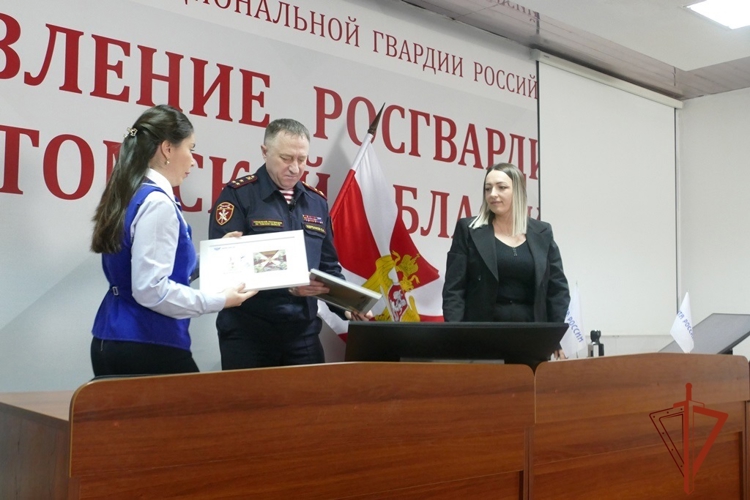 В Управлении Росгвардии по Томской области состоялось торжественное гашение почтового блока, посвященного юбилею ведомства (видео)