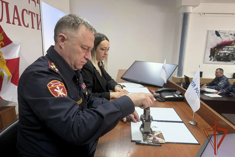 В Управлении Росгвардии по Томской области состоялось торжественное гашение почтового блока, посвященного юбилею ведомства (видео)