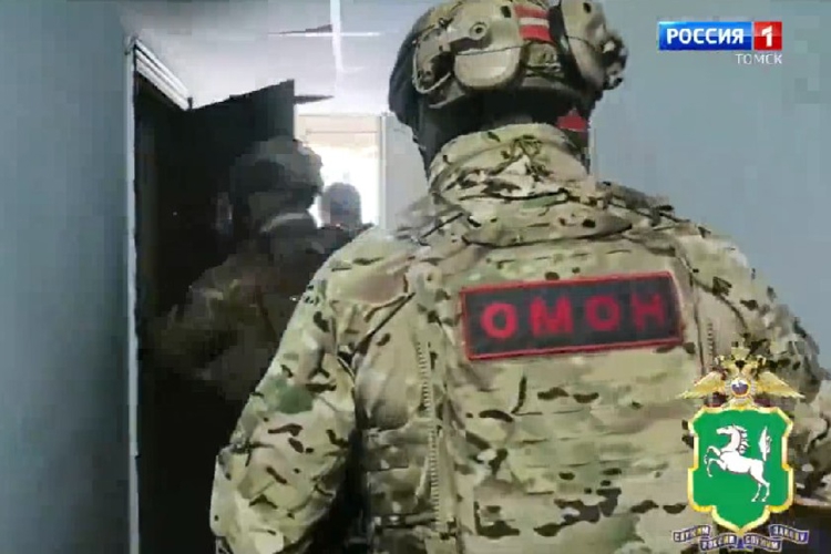 В Томской области при силовой поддержке ОМОН Росгвардии задержан подозреваемый в экстремизме 