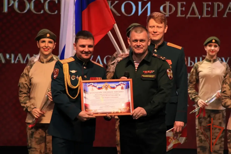 Легендарный ансамбль Сибирского ордена Жукова округа Росгвардии выступил с праздничной программой в Томской области в честь юбилея ведомства