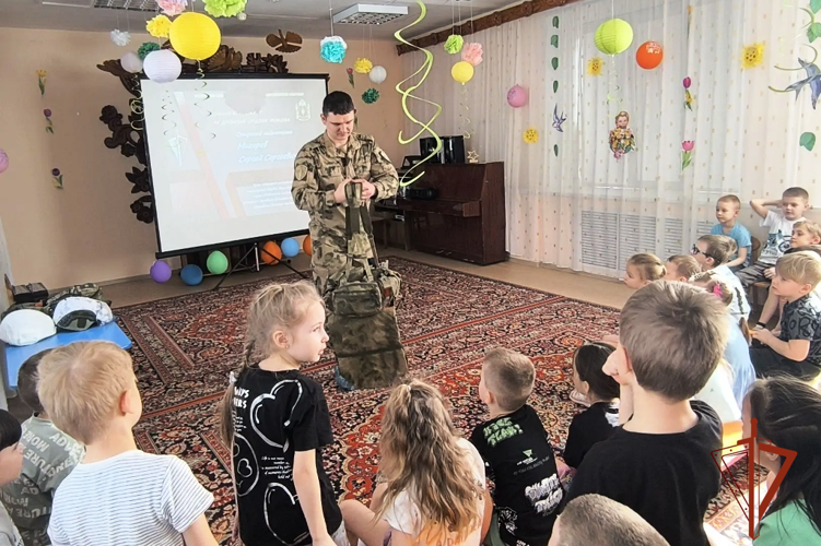 Росгвардейцы познакомили дошкольников Томской области с историей ведомства
