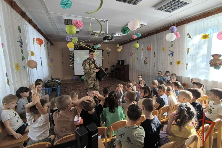 Росгвардейцы познакомили дошкольников Томской области с историей ведомства