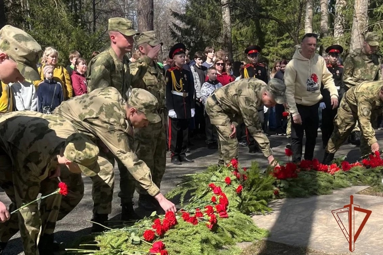 Росгвардейцы в Томской области почтили память героев-ликвидаторов последствий аварии на Чернобыльской АЭС