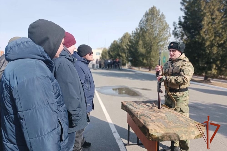 В Северском соединении Росгвардии завершились военные сборы со студентами промышленного колледжа